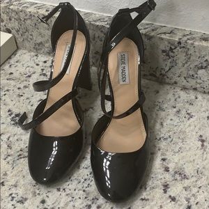 Steve Madden black patten leather heels
